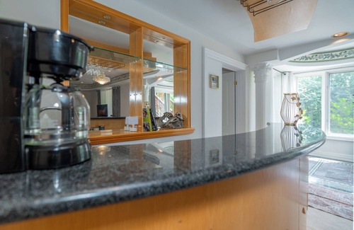 Richmond Hill House | 25% Fall OFF, Luxury 3 Bdrms, 2 Baths, 2 Prk