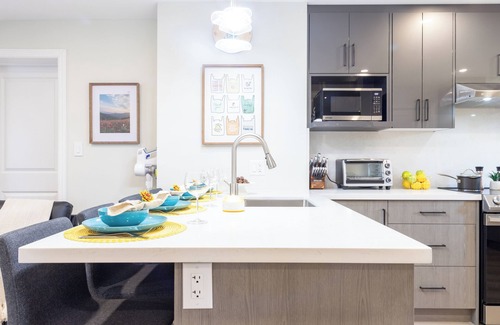 Cooksville Apartment | 25 mins to Toronto. 5 mins to Trillium Hospital. Quiet, friendly neighbourhood