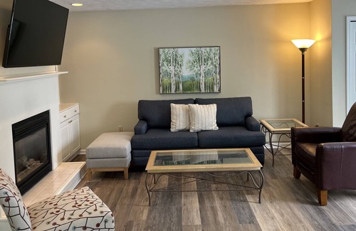Bradley Apartment | 25 minutes from downtown - Private apartment in the woods