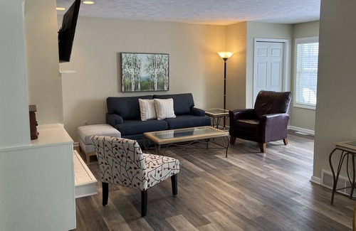 Bradley Apartment | 25 minutes from downtown - Private apartment in the woods