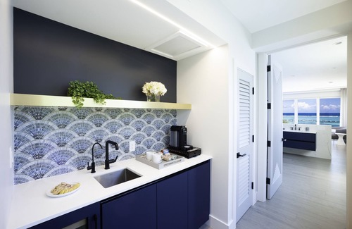 Bodden Town Villa | 25% Off! 7BR Oceanfront Villa w/5 Master Suites, Bunk Room, Swim-Up Bar