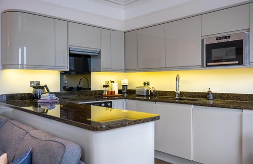 Dartmouth Apartment | 25 Steps - Stylish 2-bed Gem in Dartmouth