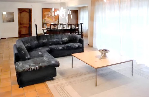 Comblain-au-Pont House | 250 m² House ∙ 5 bedrooms ∙ 12 guests