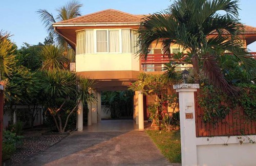 Nakhon Phanom House | 250 m² House ∙ 3 bedrooms ∙ 8 guests
