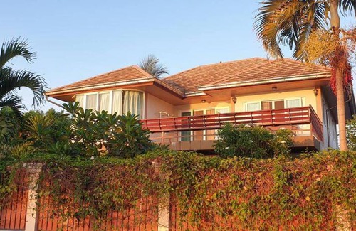 Nakhon Phanom House | 250 m² House ∙ 3 bedrooms ∙ 8 guests