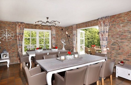 Losser House | 250 m² House ∙ 8 bedrooms ∙ 16 guests