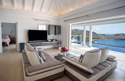 Toiny Villa | 250 m² Villa ∙ 2 bedrooms ∙ 4 guests