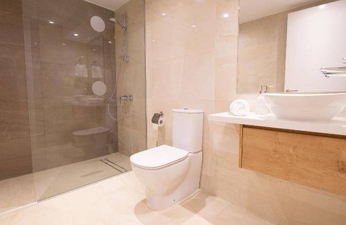 Softades Villa | 250 m² Villa ∙ 4 bedrooms ∙ 8 guests