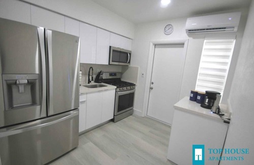 Flagami Apartment | 251 Airport/Top House Apartment 2
