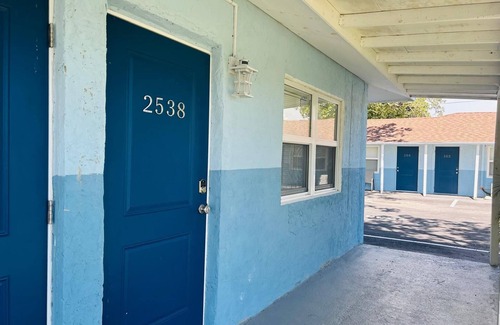 Tropic Apartment | 2538 Chic Studio Near Art District