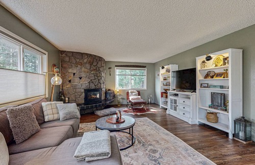 Stevenson House | 259 m² House ∙ 3 bedrooms ∙ 10 guests
