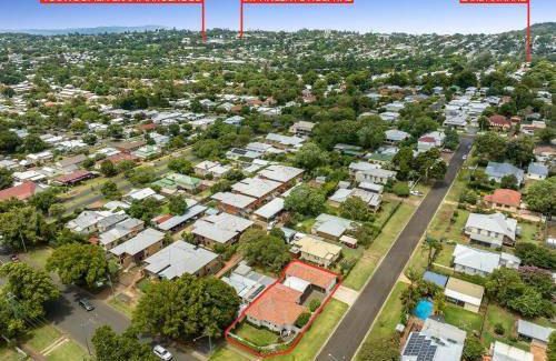 South Toowoomba House | 260 m² House ∙ 4 bedrooms ∙ 10 guests
