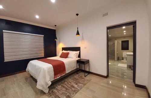 Gweru House | 260 m² House ∙ 4 bedrooms ∙ 8 guests