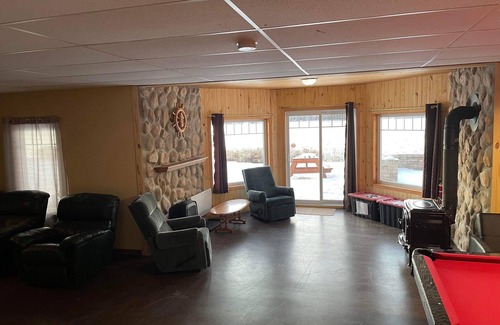 Lejeune Ski Chalet | 262, Rang du Lac, Lejeune - Villa au Bord du lac