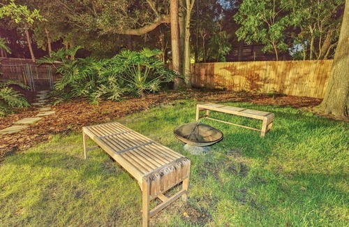 Springtree House | 2648 NW 42nd Pl · Modern & Amazing Retreat w/Games