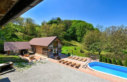 Mozenec House | 266 m² House ∙ 5 bedrooms ∙ 12 guests
