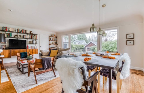 First Addition House | 267 m² House ∙ 3 bedrooms ∙ 6 guests