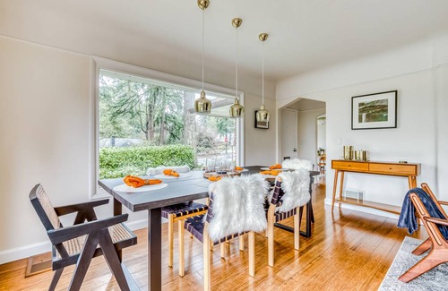First Addition House | 267 m² House ∙ 3 bedrooms ∙ 6 guests