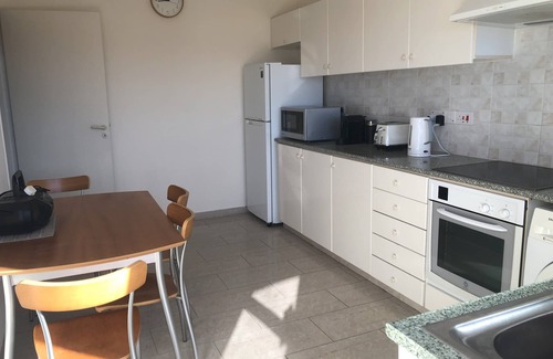 Paphos Apartment | 27/8 - 3/9 AVAIL! FAB. 2 BEDROOM PENTHOUSE APARTMENT, VIEWS, WIFI,nBEACH,CAFES