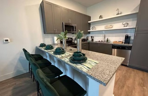 Pflugerville Apartment | 27 Cozy King w Resort Amenities