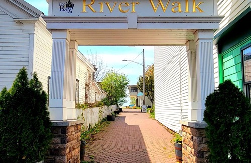 Alexandria Bay Apartment | 27 James Street Loft #2