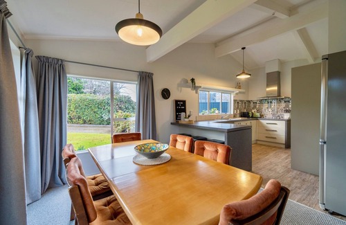 Te Anau House | 27 on Henry - Te Anau Holiday Home