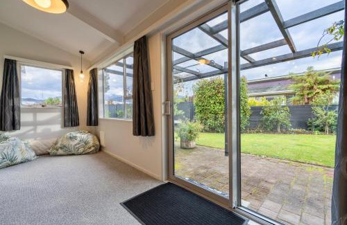 Te Anau House | 27 on Henry - Te Anau Holiday Home