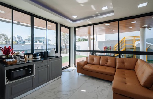 Rangsit Resort | 270 m² Resort ∙ 3 bedrooms ∙ 9 guests