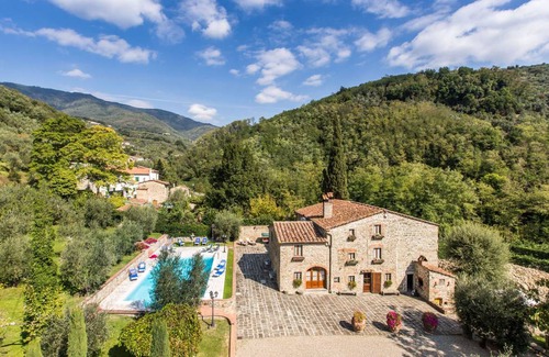 Pistoia Villa | 270 m² Villa ∙ 5 bedrooms ∙ 11 guests