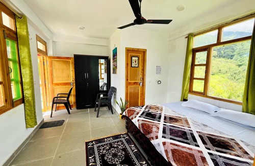 Simsa Village Bed & Breakfast | 270° Views, 1.5km to Mall Road