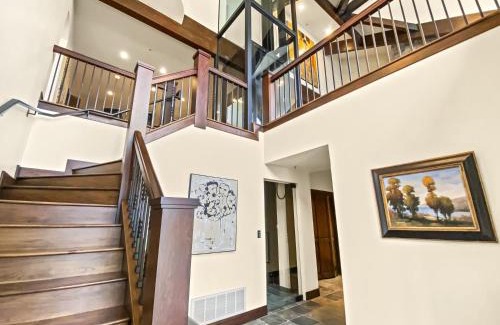 Park Meadows House | 2744 The Cove! Modern Luxury Townhome with Hot Tub, Pool, and Shuttle to the Slopes! home