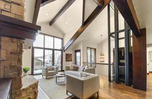 Park Meadows House | 2744 The Cove! Modern Luxury Townhome with Hot Tub, Pool, and Shuttle to the Slopes! home