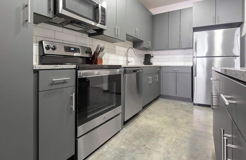 DeBaliviere Place Apartment | 275 On The Park - Senate Apartments By Barsala