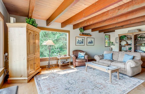 Langley House | 278 m² House ∙ 3 bedrooms ∙ 6 guests
