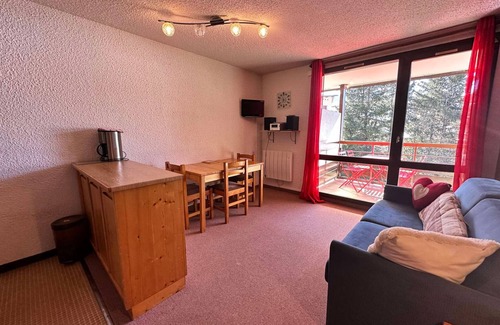 Villard-de-Lans Apartment | 27m² studio cabin at sledding slopes, south balcony, free shuttle