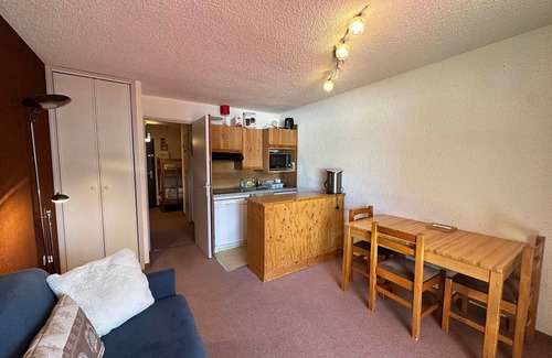 Villard-de-Lans Apartment | 27m² studio cabin at sledding slopes, south balcony, free shuttle