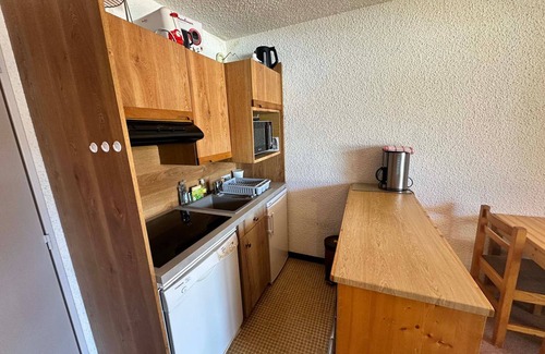 Villard-de-Lans Apartment | 27m² studio cabin at sledding slopes, south balcony, free shuttle