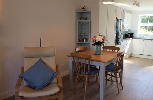 East Cowes House | 28 Anchorage Way - a house that sleeps 4 guests in 2 bedrooms
