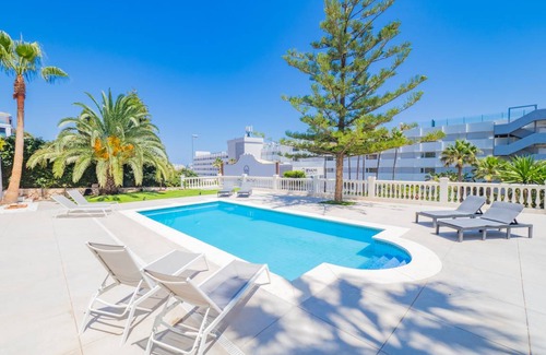 Benalmadena Costa Villa | 280 m² Villa ∙ 4 bedrooms ∙ 8 guests