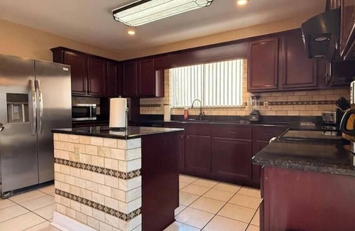 North San Antonio - SAT House | 281 & 1604 6 beds ping pong & air hockey table
