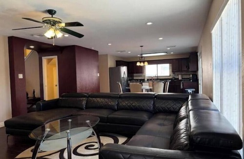 North San Antonio - SAT House | 281 & 1604 6 beds ping pong & air hockey table