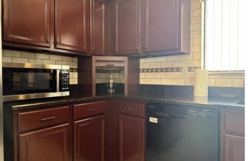 North San Antonio - SAT House | 281 & 1604 6 beds ping pong & air hockey table