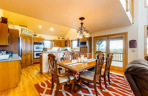 Florissant House | 282 m² House ∙ 3 bedrooms ∙ 8 guests