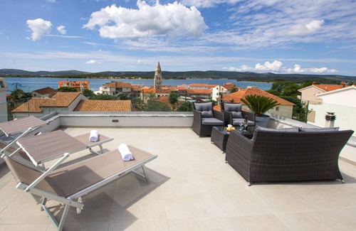 Turanj House | 287 m² House ∙ 6 bedrooms ∙ 12 guests