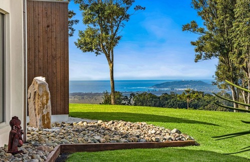 McLeods Shoot House | 29 Browns Crescent - amazing property with spectacular views