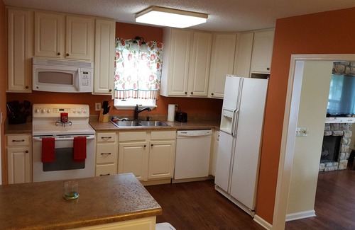 Cadiz House | (296) Bayside Bungalow, large dock, easy highway access, close to LBL