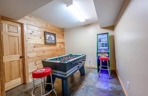 Wears Valley Cabin | 297 m² Cabin ∙ 3 bedrooms ∙ 12 guests