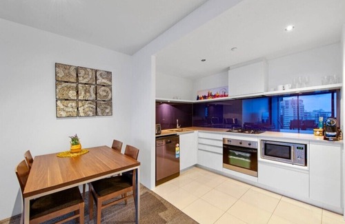 Surfers Paradise Apartment | 29th Floor - Oceanfront & City Horizon Bliss
