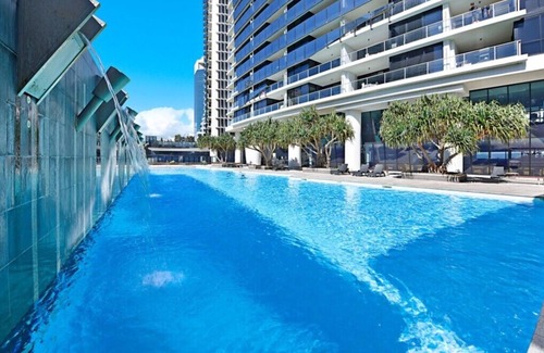 Surfers Paradise Apartment | 29th Floor - Oceanfront & City Horizon Bliss