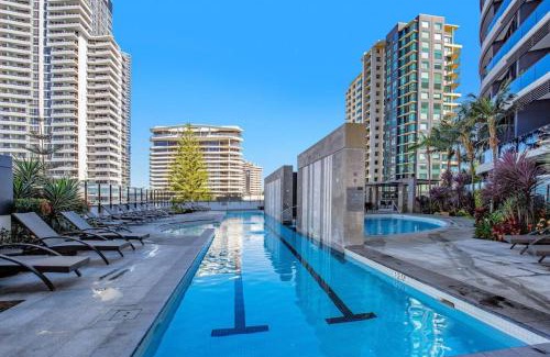 Broadbeach Apartment | 29th floor Oracle Tower 2 stunning ocean and city views